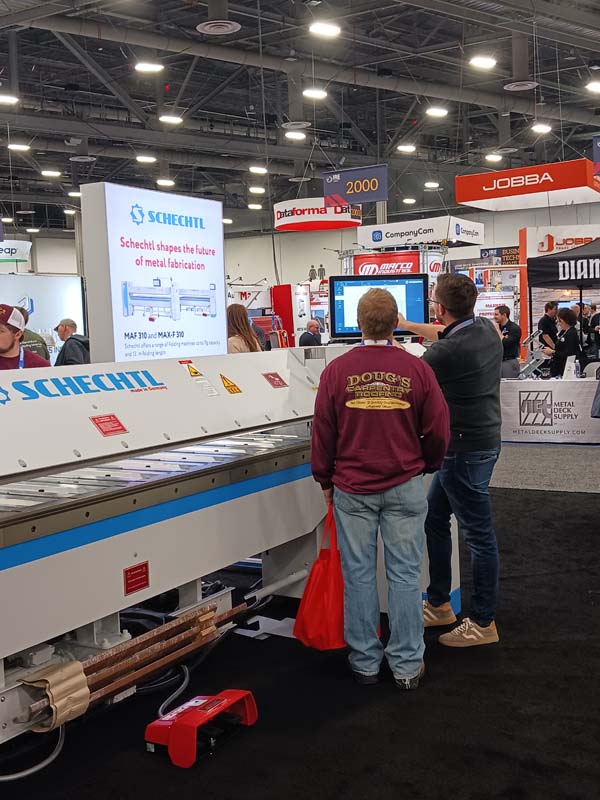  A Schechtl folder is demonstrated in the MetalForming exhibit.